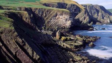Folded cliffs at St.Abbs Head, Berwickshire. ©Laurie Campbell/NatureScot.